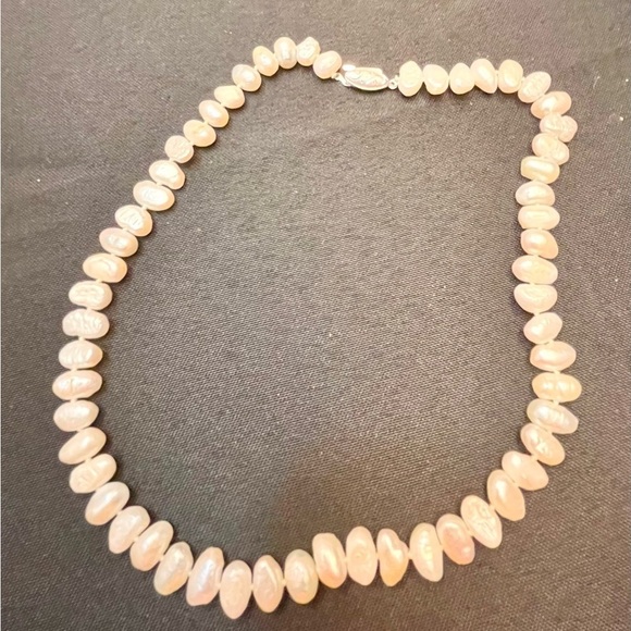 VTG 18 inch Blister Pearl Necklace With a Safety Clasp Labeled Silver Iridescent - Picture 12 of 12